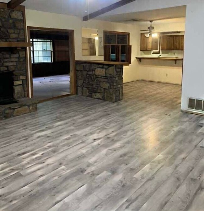 Building Photo - 3301 Bryn Mawr Cir