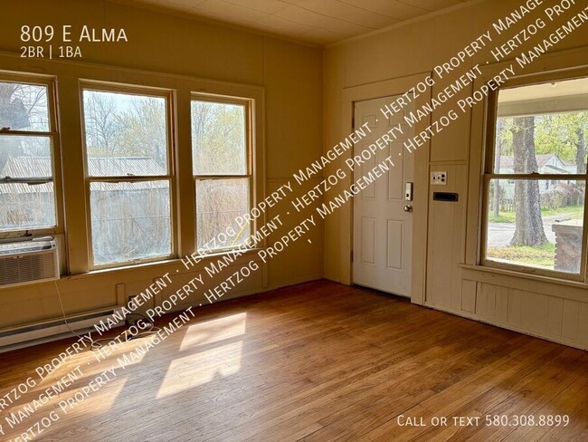Building Photo - 809 E Alma-