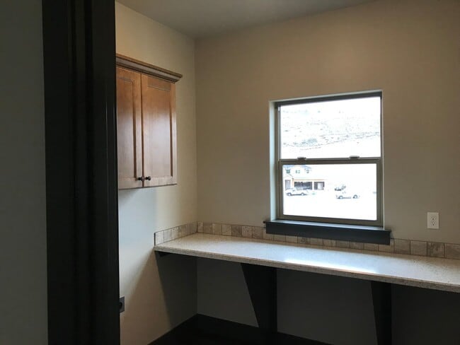 Building Photo - Amazing 4-bedroom home in White Bluffs!