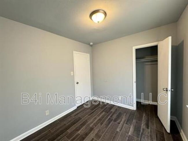 Building Photo - 3033 O'Hara Dr N