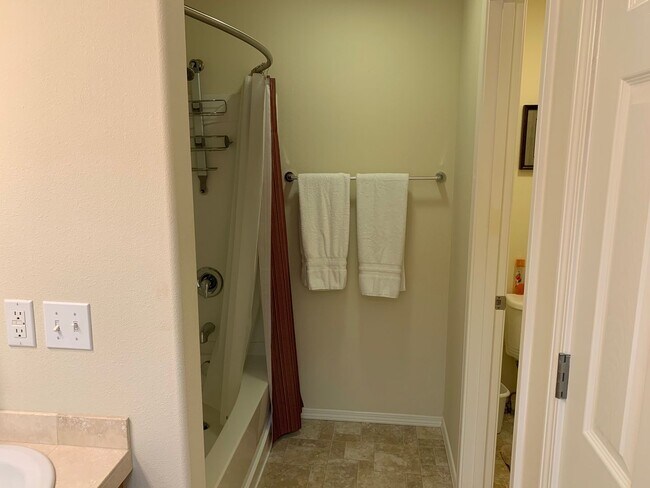 Building Photo - 11351 Discovery View Dr