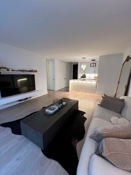 Building Photo - 535 N Michigan Ave