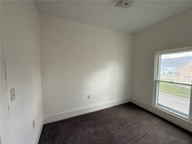 Building Photo - 154 Thacher St