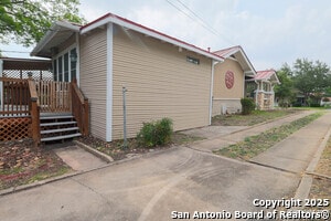 Building Photo - 1026 Kayton Ave