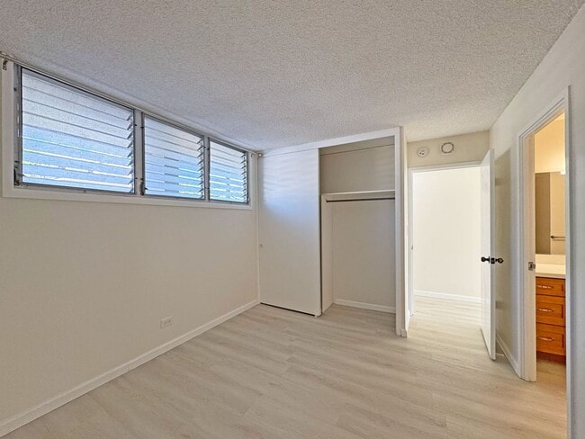 Building Photo - 927 Prospect St