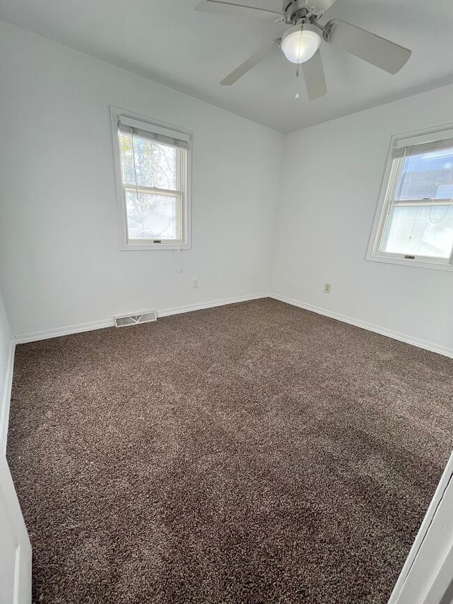 Building Photo - Spacious 2 Bed/2 Bath with Fenced in Yard!