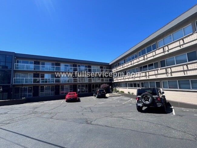 Building Photo - Alki Beach Living! Comfy 1 BD! Puget Sound Views! Super Sunsets!