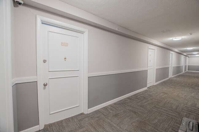 Building Photo - 285 Lynn Shore Dr