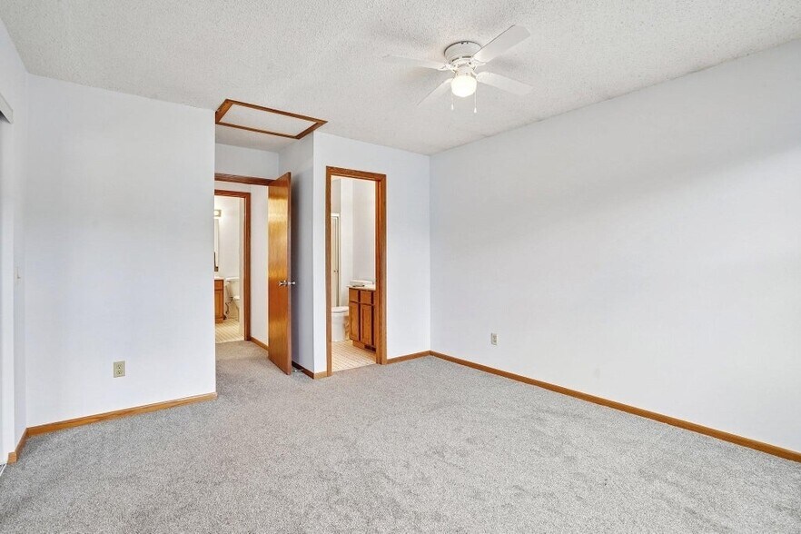 Building Photo - 18669 Clear View Ct