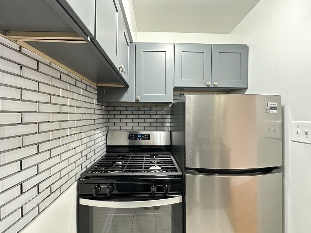 Building Photo - 6830 N Sheridan Rd