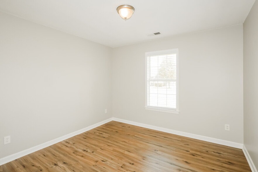 Building Photo - 95 Winding Creek Dr