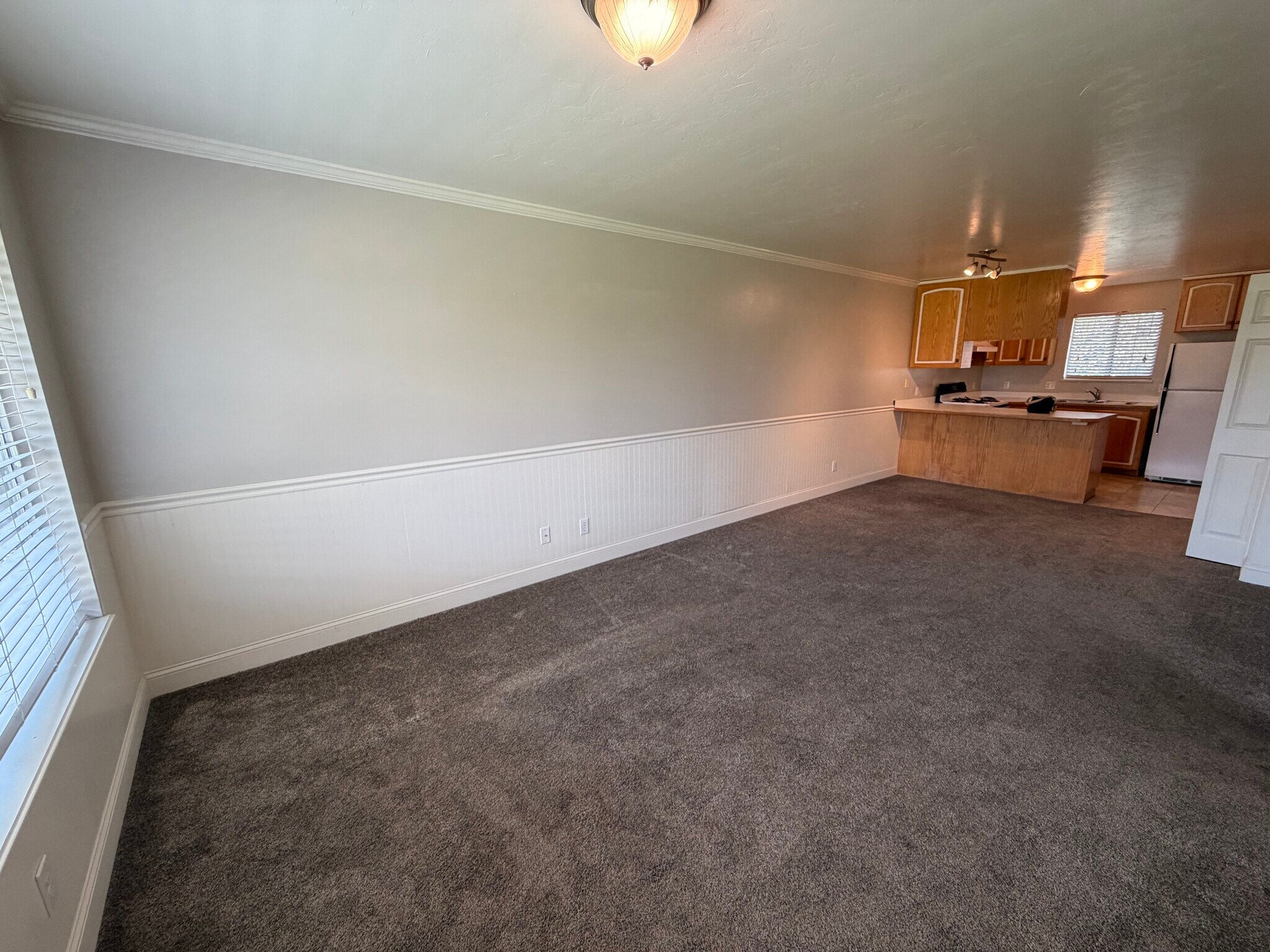 Building Photo - 150 E 1460 S
