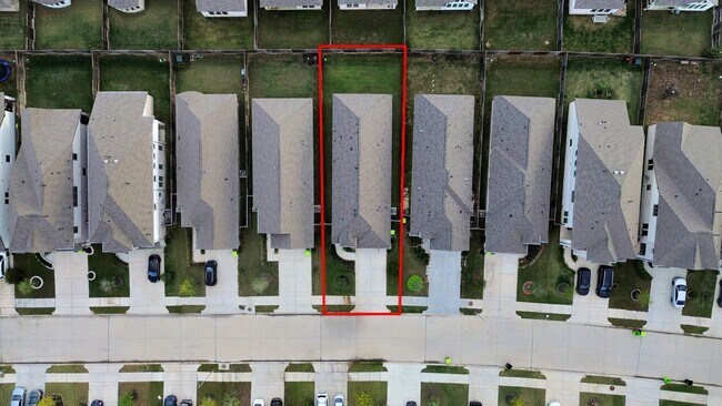 Building Photo - 25931 Dawning Torch Trce