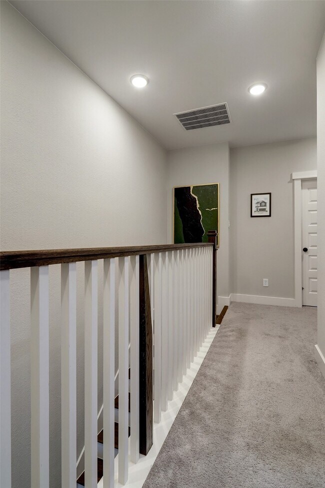 Building Photo - 10934 Brambling Wood Dr