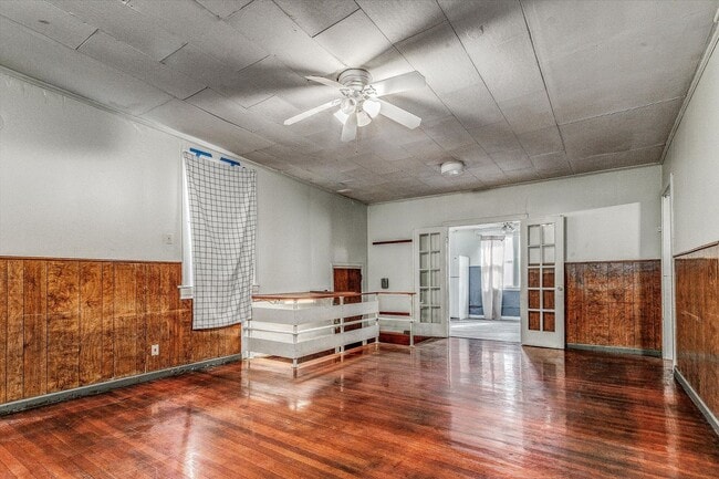 Building Photo - 912 E 31st St