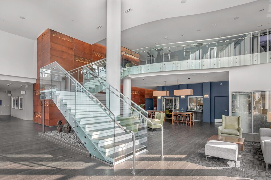 Building Photo - 690 Long Bridge St