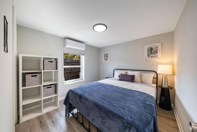 Building Photo - 717 SW 2nd Ct