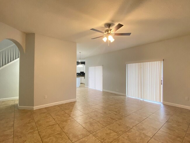 Building Photo - Spacious Waterfront 4BD/2.5BA Single Family Home in Orlando FL!