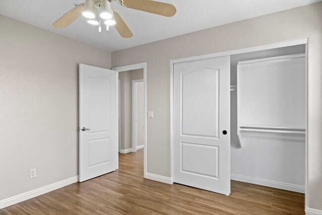 Building Photo - 9348 E Wood Dr