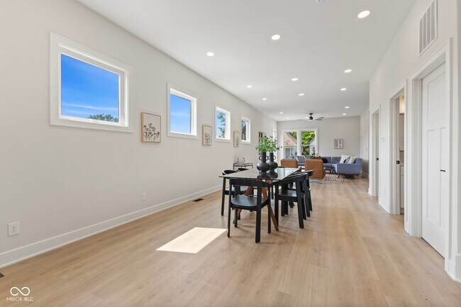 Building Photo - 1405 Deloss St