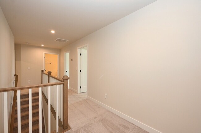 Building Photo - Updated Gallatin Townhome | 3BR + Garage, W/D Included