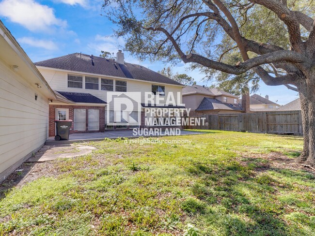 Building Photo - Executive Living in the Heart of Sugar Land