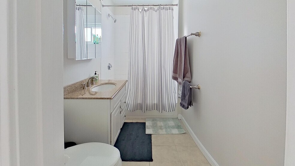 Building Photo - 124 Cedar St