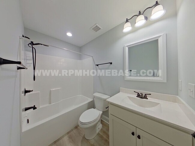 Building Photo - Elegant, 4 Bed, 3.5 bath Nearly New & Move-In Ready in Shalimar