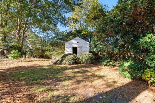 Building Photo - Three Bedroom Rental directly next to Arnall Middle School