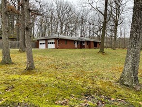 Building Photo - Beautiful 4 Bedroom, 2.5 Bathroom, 3000sq.ft Ranch! Pet Friendly!