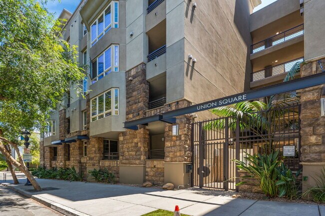 Building Photo - "Spacious, Sophisticated, Modern 3BR, 2BA Condo in the heart of downtown
