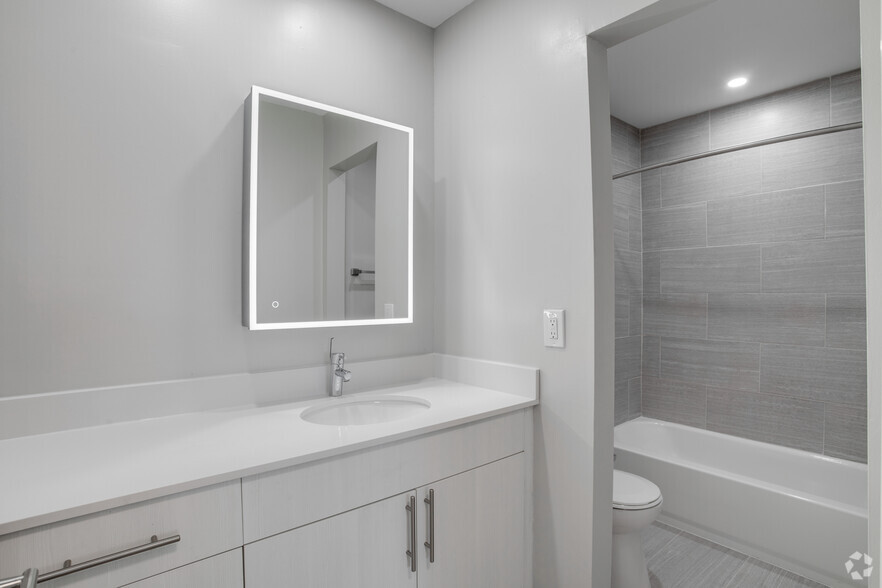 1BR, 1BA - 700SF - Bathroom - Coopers Place