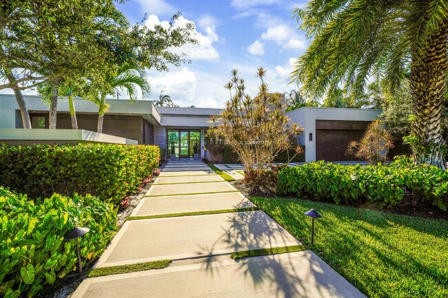 Building Photo - 4011 Bayview Dr