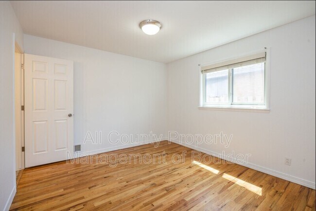 Building Photo - 425 S 40th St