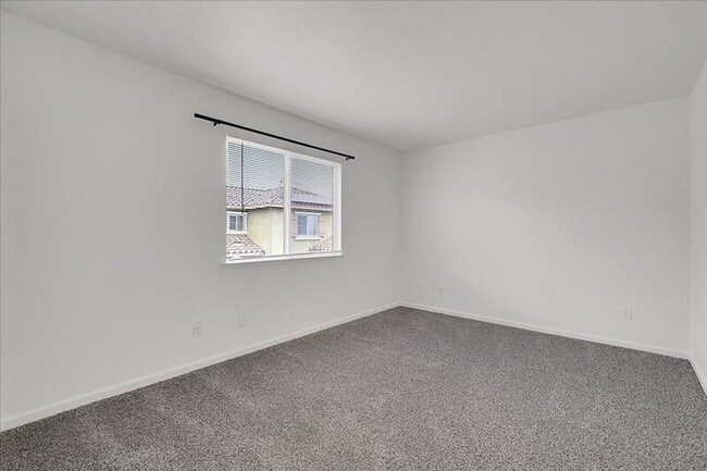 Building Photo - 566 Del Mar Cir