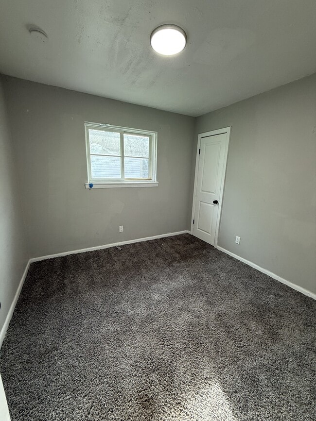 Building Photo - 3728 Hickory Ave SW