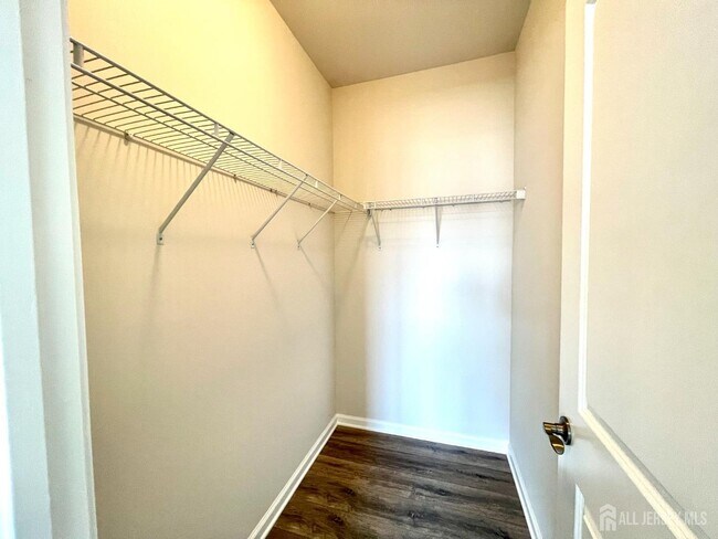 Building Photo - 905 Greenland Square