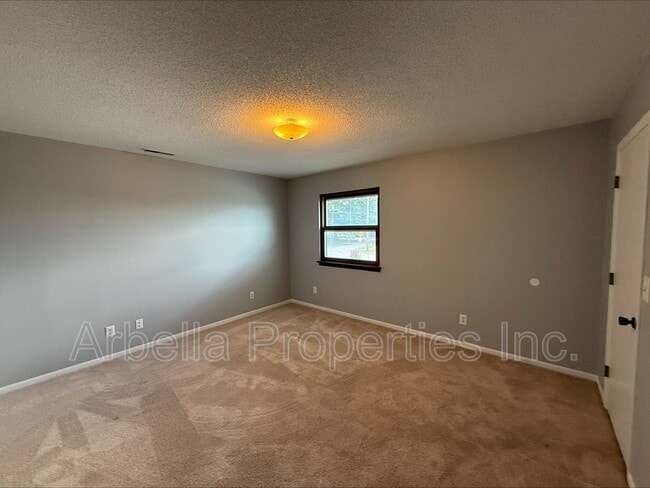 Building Photo - 507 Manor Dr