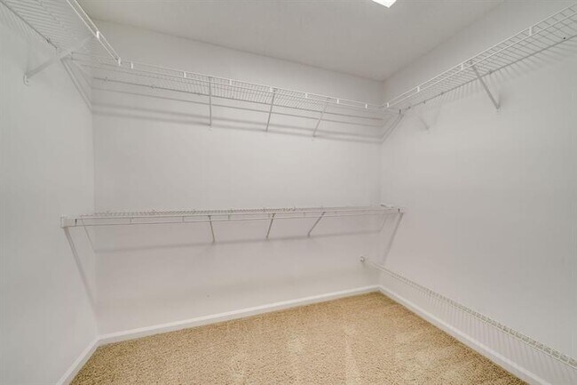 Building Photo - 558 Stonemont Dr
