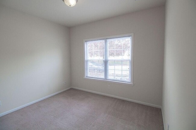 Building Photo - 1932 Center St