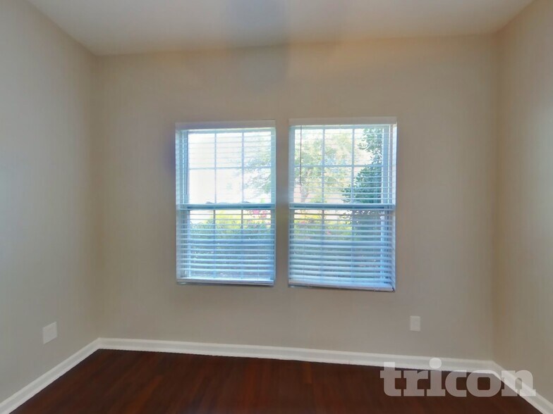 Building Photo - 3301 Pikes Peak Dr