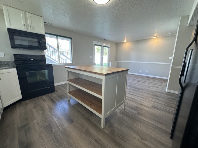 Building Photo - Lehi 625 House