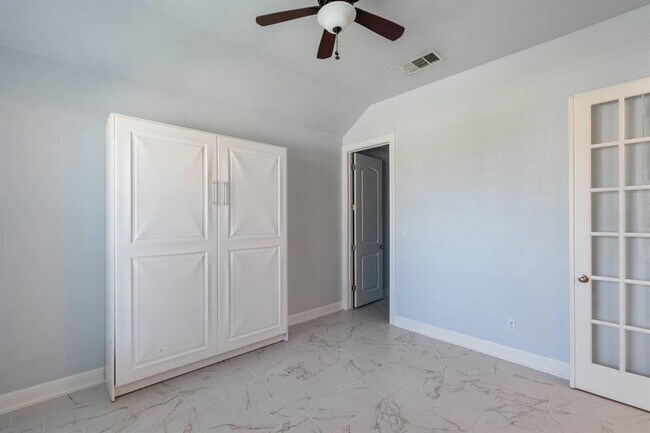Building Photo - 175 Senna Dr