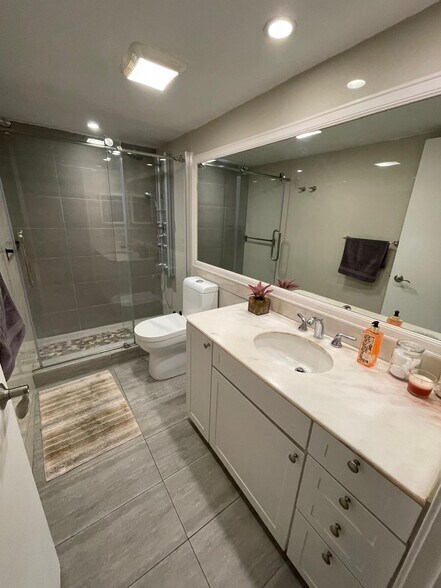 Building Photo - 161 Crandon Blvd