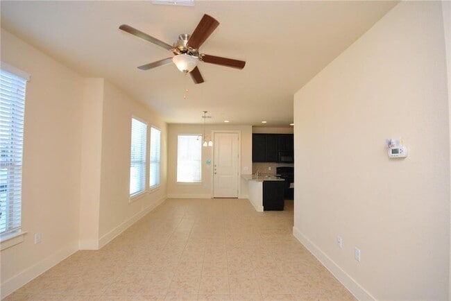 Building Photo - 2222 Creekside Ln