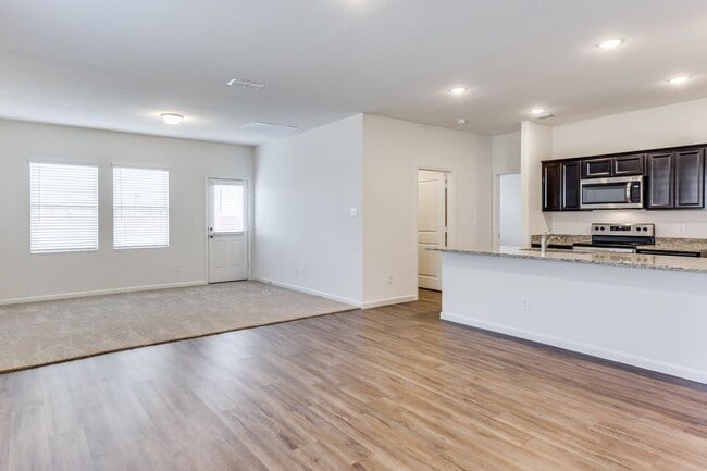 Building Photo - 1816 Wolf Run