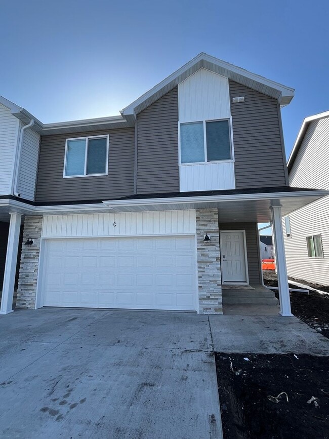 Building Photo - The Wilds Townhomes