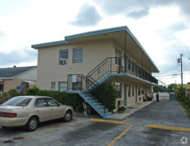 Building Photo - 1110 N H St