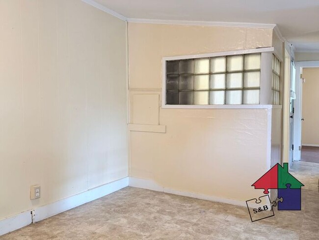 Building Photo - Barre City 2 Bedroom - Heat Included!