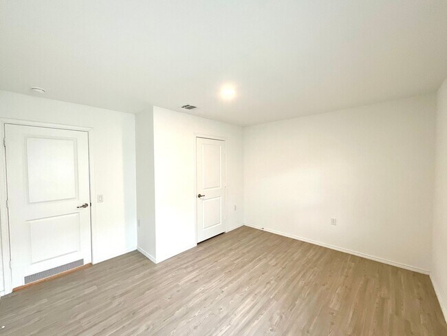 Building Photo - 615 Bean Bnd